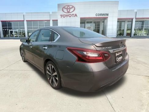 Used 2017 Nissan Altima 2.5 SR w/ LED Appearance Package FWD image 11