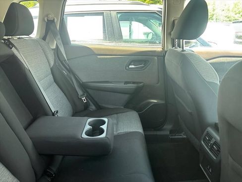 Used 2022 Nissan Rogue SV AWD/4WD image 18