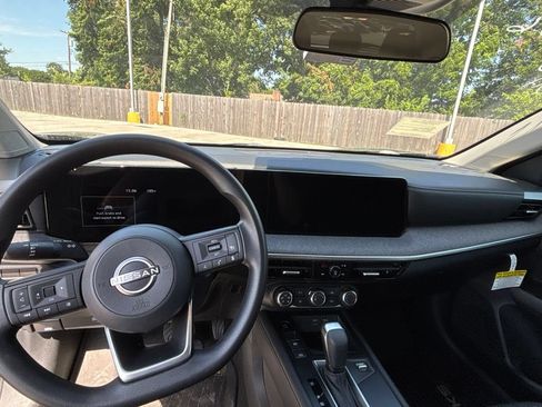 Certified 2025 Nissan Kicks SV AWD/4WD image 10