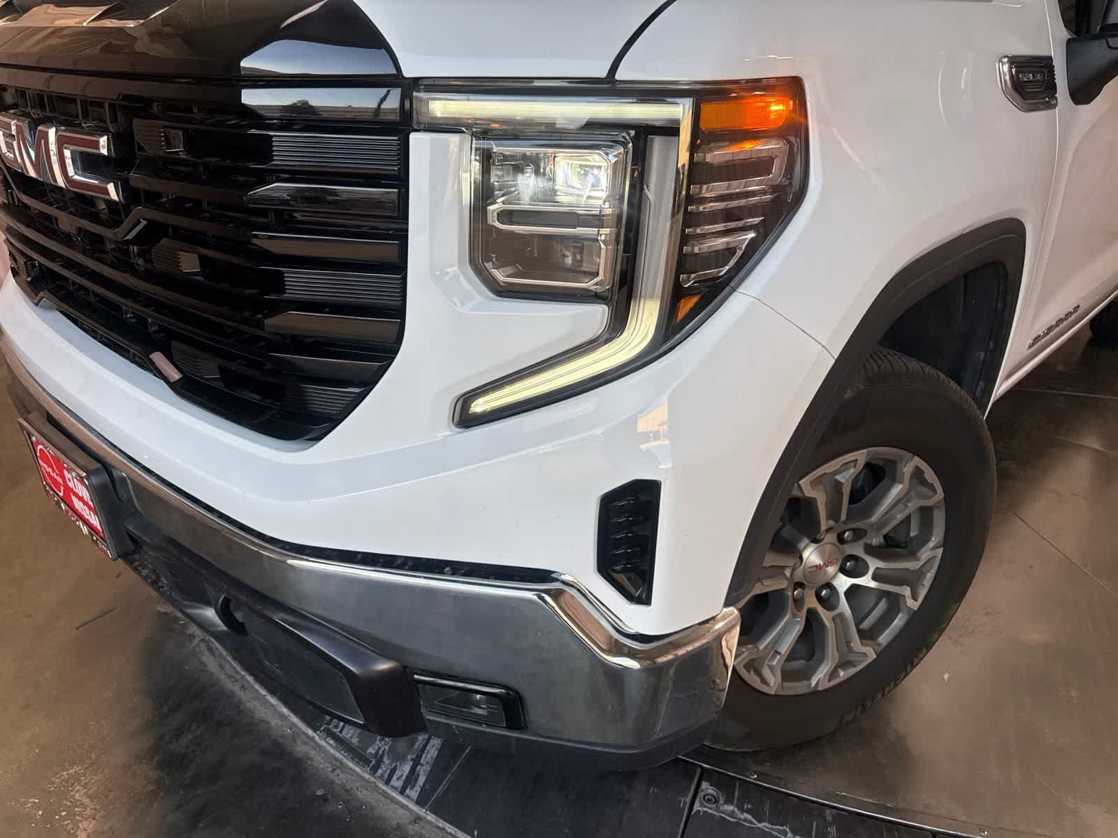 Used 2024 GMC Sierra 1500 SLT AWD/4WD image 8