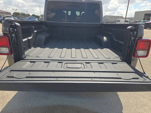 Used 2025 Jeep Gladiator Sport AWD/4WD image 24