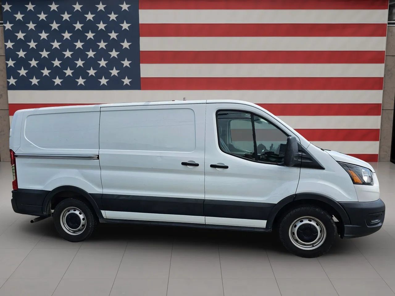 Used 2020 Ford Transit 150 Low Roof RWD image 11