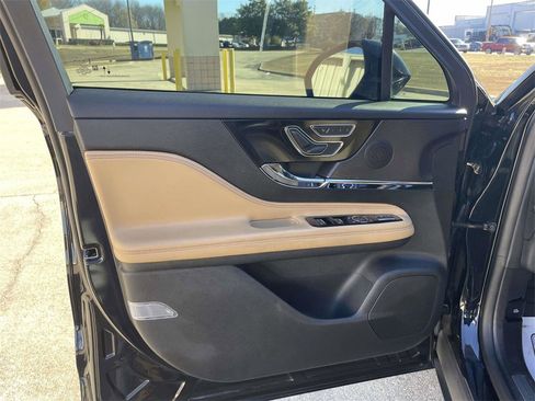 Certified 2023 Lincoln Corsair Reserve w/ Equipment Group 201A image 15