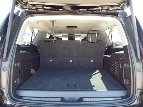 Used 2015 Chevrolet Suburban LTZ RWD image 33