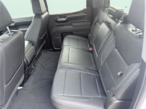 Used 2025 GMC Sierra 1500 SLT image 36