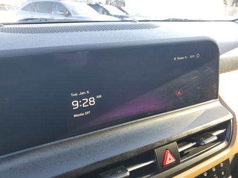 Certified 2025 Kia Seltos EX w/ EX Sunroof Package image 22