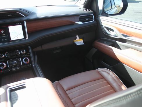 Used 2024 GMC Yukon Denali Ultimate image 9