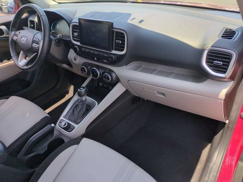 Used 2025 Hyundai Venue SEL FWD image 31