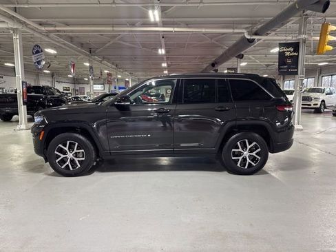 Certified 2024 Jeep Grand Cherokee Limited w/ Luxury Tech Group II image 2