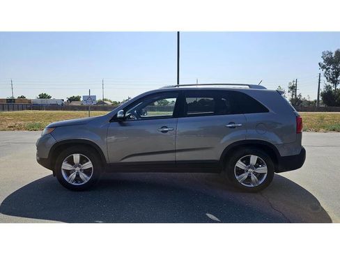 Used 2013 Kia Sorento EX w/ Premium Plus Pkg image 4