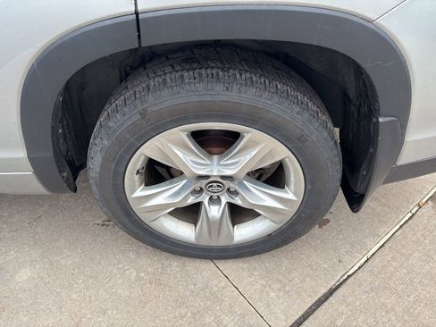 Used 2017 Toyota Highlander Limited image 14