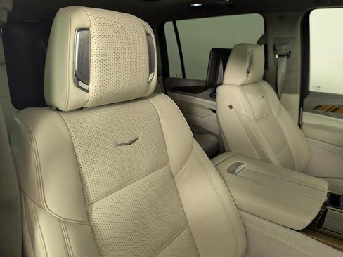 Used 2021 Cadillac Escalade ESV Sport Platinum image 29