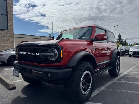 Used 2022 Ford Bronco Outer Banks w/ Sasquatch Package AWD/4WD image 2
