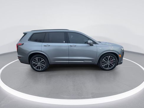 Used 2023 Cadillac XT6 Sport w/ Technology Package AWD/4WD image 9