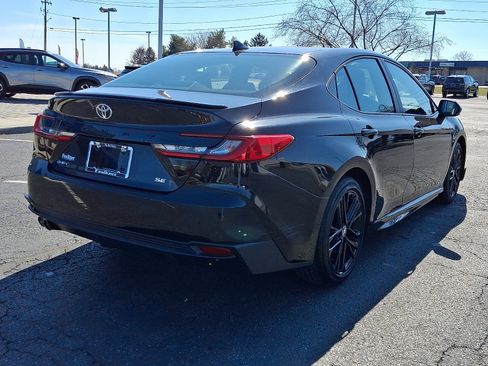 Used 2025 Toyota Camry SE image 6