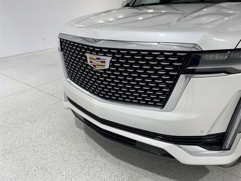 Used 2024 Cadillac Escalade Premium Luxury w/ Performance Package image 31