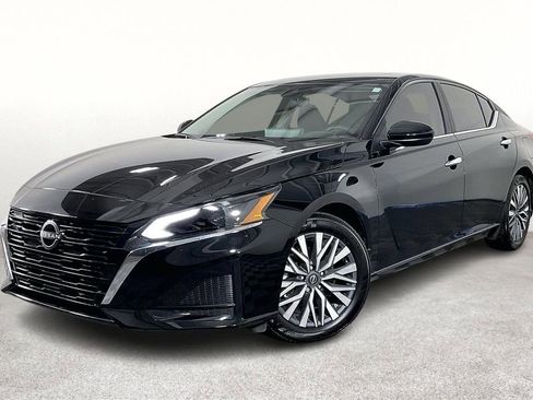Certified 2025 Nissan Altima 2.5 SV w/ SV Premium Package FWD image 14