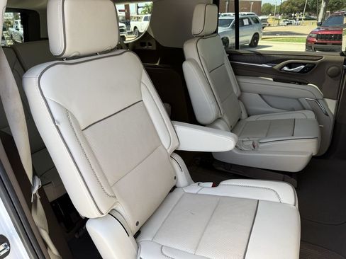 Used 2024 GMC Yukon XL Denali AWD/4WD image 28