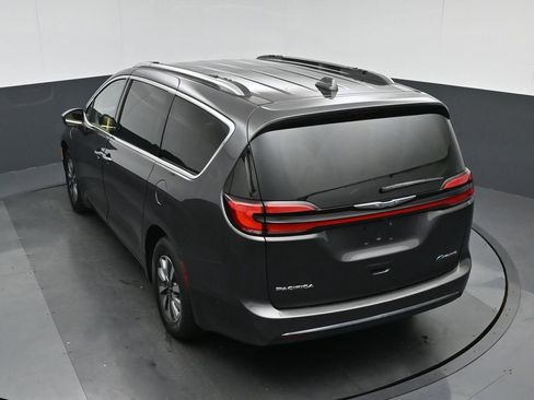 Used 2021 Chrysler Pacifica Touring-L image 82