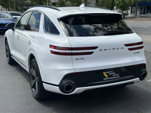 Used 2022 Genesis GV70 3.5T Sport w/ Sport Prestige Package AWD/4WD image 11