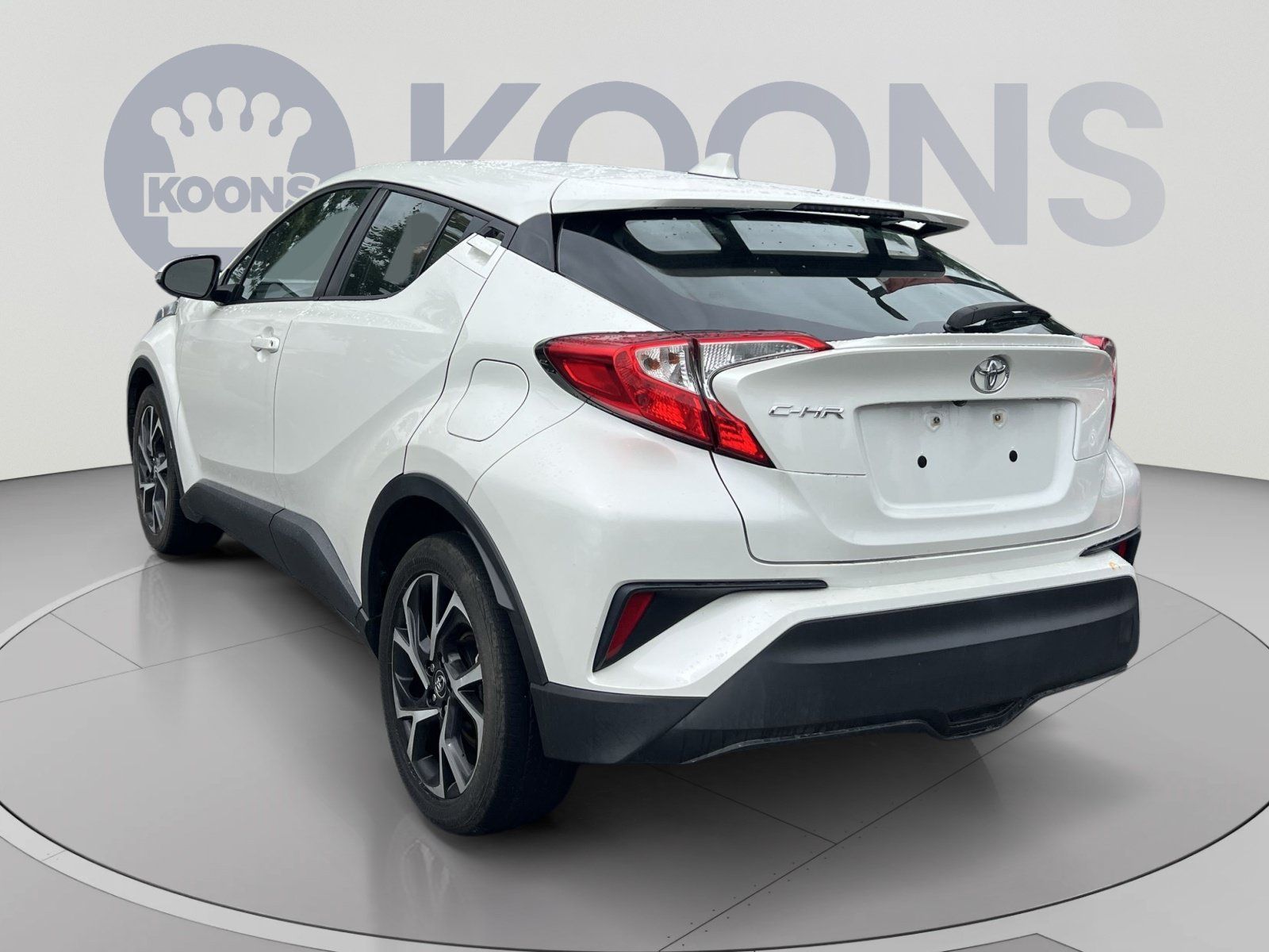 Used 2019 Toyota C-HR XLE FWD image 4