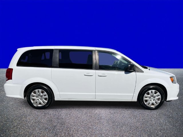 Used 2018 Dodge Grand Caravan SE w/ UConnect Hands-Free Group FWD image 2