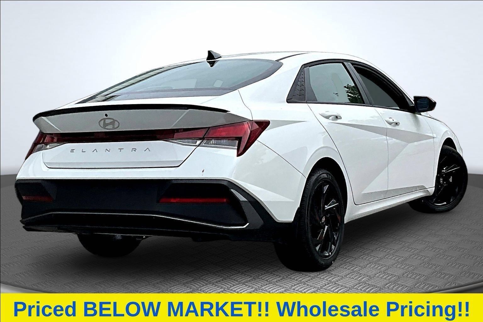 Used 2026 Hyundai Elantra Sport FWD image 3