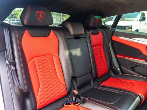 Used 2020 Lamborghini Urus image 27
