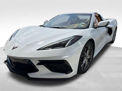 Used 2022 Chevrolet Corvette Stingray Premium Conv w/ Z51 Performance Package RWD image 3