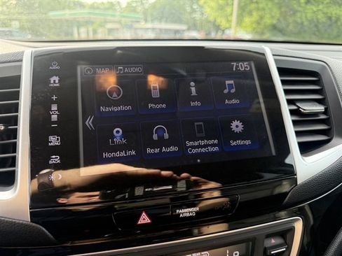 Used 2018 Honda Pilot Touring image 14