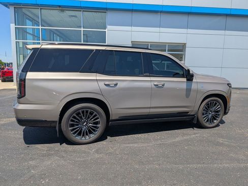 Used 2025 Cadillac Escalade Sport Platinum w/ LPO, Floor Liner Package AWD/4WD image 8