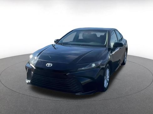 Used 2025 Toyota Camry LE image 7