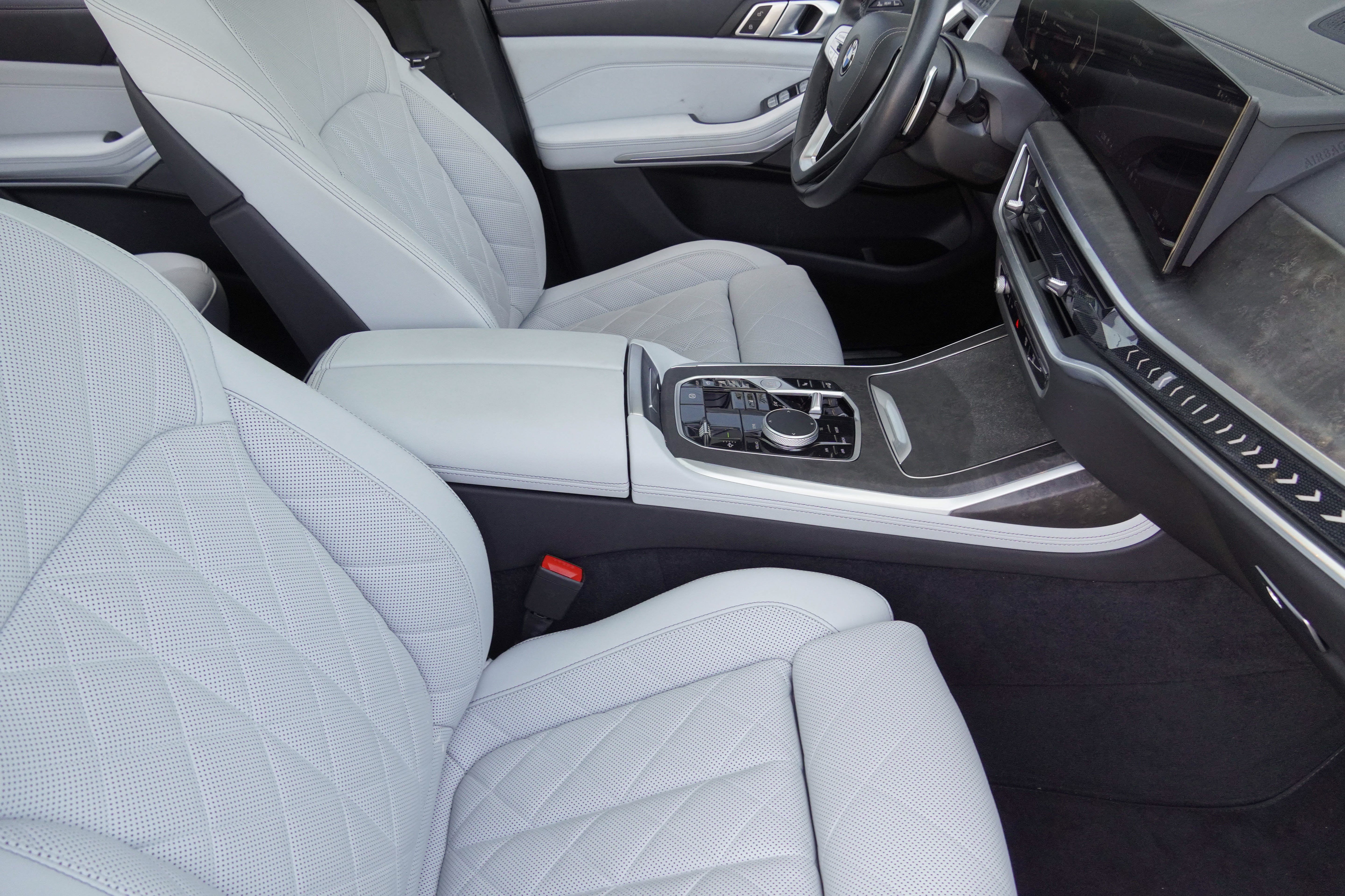 Certified 2024 BMW X7 xDrive40i w/ Premium Package AWD/4WD image 9