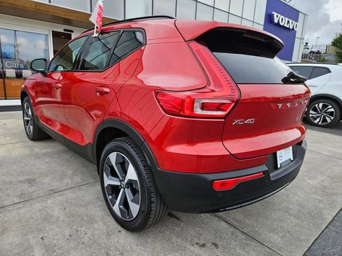 Certified 2024 Volvo XC40 B5 Plus w/ Protection Package Premier AWD/4WD image 7