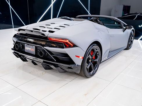 Used 2020 Lamborghini Huracan EVO image 20