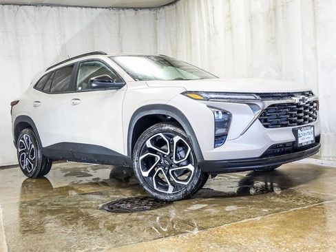 New 2026 Chevrolet Trax RS image 2