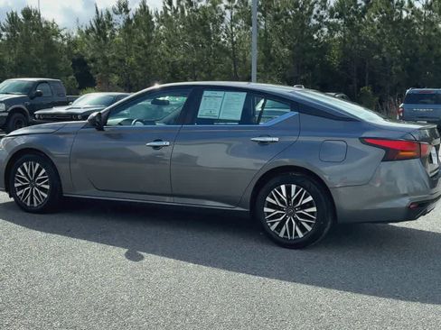 Used 2025 Nissan Altima 2.5 SV FWD image 6