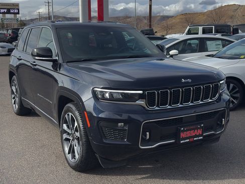 Used 2023 Jeep Grand Cherokee Overland image 7