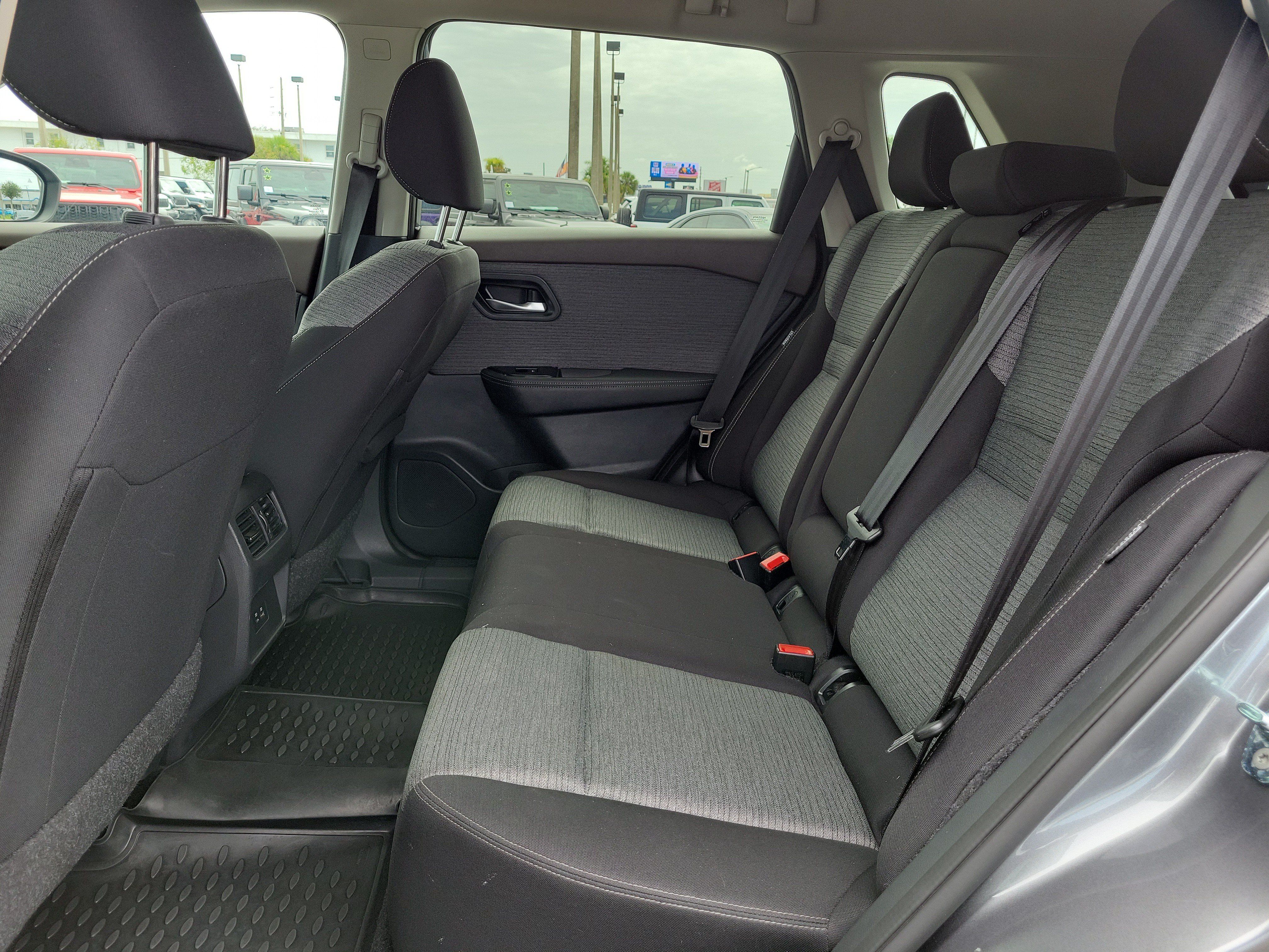 Used 2023 Nissan Rogue SV AWD/4WD image 16