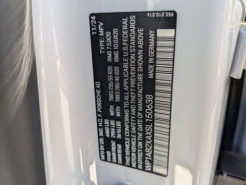 New 2025 Porsche Macan 4S Electric image 27