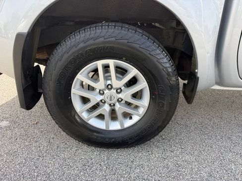 Used 2021 Nissan Frontier SV AWD/4WD image 13