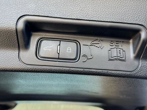 Used 2020 Ford Explorer XLT w/ Equipment Group 202A image 8