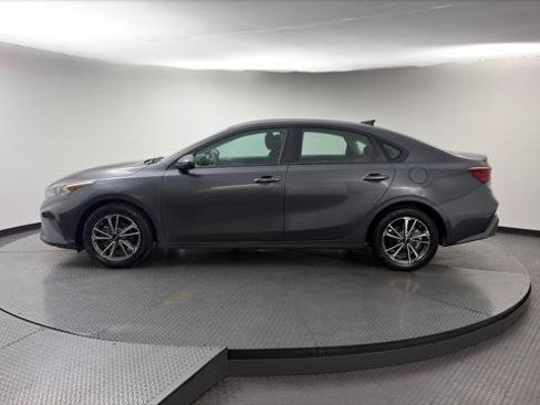 Used 2023 Kia Forte LXS FWD image 3