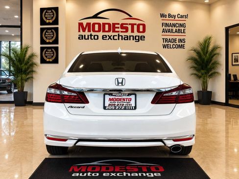 Used 2017 Honda Accord EX image 4