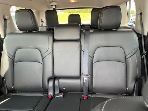 Certified 2025 Nissan Pathfinder SL w/ Cargo Package FWD image 13