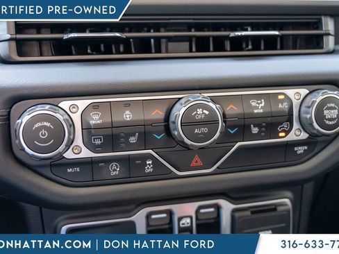 Used 2025 Jeep Wrangler Unlimited Rubicon w/ Convenience Group AWD/4WD image 10