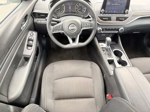 Used 2024 Nissan Altima 2.5 SV FWD image 17