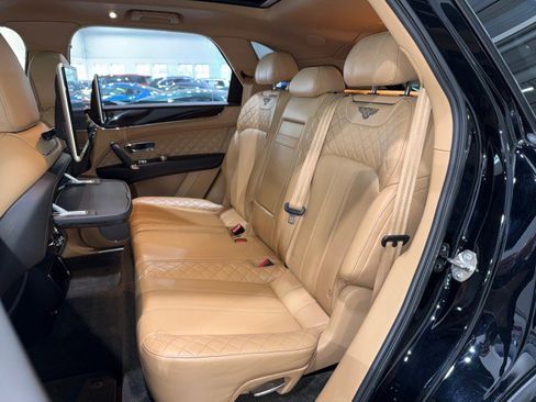 Used 2017 Bentley Bentayga image 52