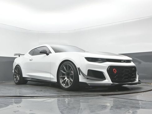 Used 2019 Chevrolet Camaro ZL1 RWD image 26