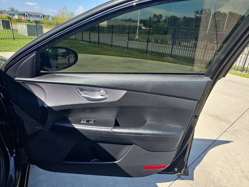 Used 2022 Kia Forte LXS FWD image 19